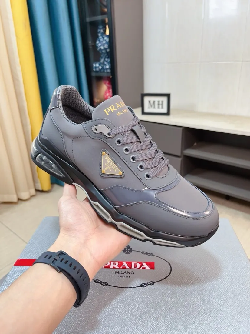 Men's shoes 💰660🌹🌹High-quality new Prada counters are launched simultaneously. The new men's shoes and 😘fabrics are selected from imported mesh and glue-spraying technology. Imported cowhide lining. 👍🏿High-end☄️Open-molded non-slip rubber outsole, exquisite lines, simple and elegant, comfortable and high-end for leisure travel. Code number: 38 to 44